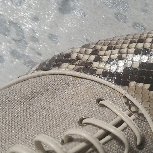 Genuine Snakeskin and Linen Te Casan heels - Picture 9 of 17